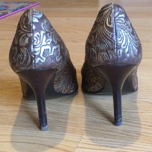 Carlos Romantic leather embossed peep-toe heels 7 - Picture 6 of 9